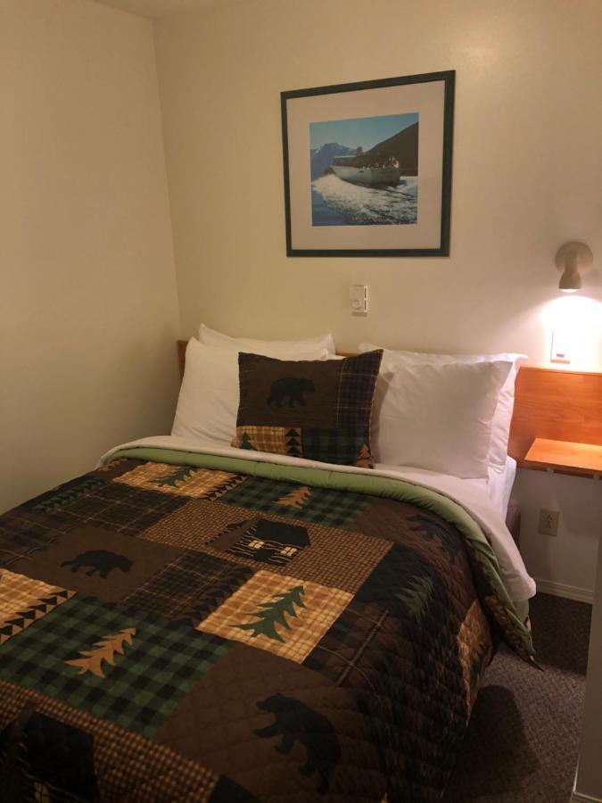 Mountain Springs Motel Radium Hot Springs Eksteriør billede