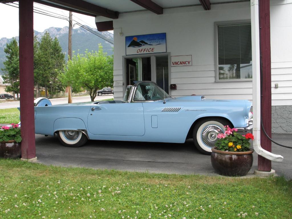 Mountain Springs Motel Radium Hot Springs Eksteriør billede